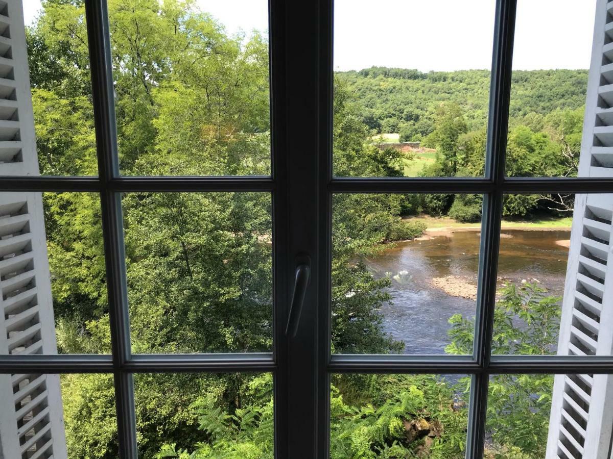 Отель French Correze Moulin Bleu Saint-Pantaleon-de-Larche Экстерьер фото